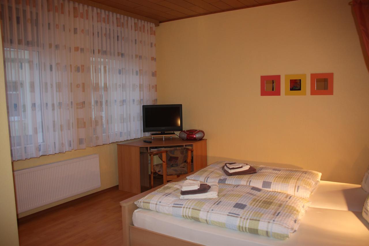 Pension Zum Yachthafen Waren  Exterior foto